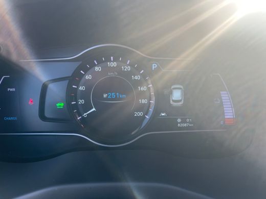 Hyundai Kona EV Premium 64 kWh | Leder | Stoel en stuur verwarming | Stoel ventilatie | | Achteruitrijcamera |... ActivLease financial lease