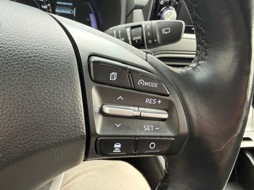 Hyundai Kona EV Premium 64 kWh | Leder | Stoel en stuur verwarming | Stoel ventilatie | | Achteruitrijcamera |... ActivLease financial lease