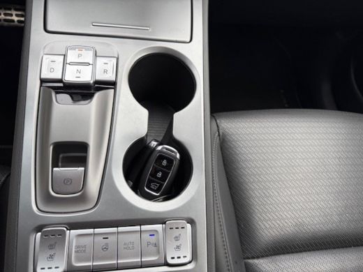 Hyundai Kona EV Premium 64 kWh | Leder | Stoel en stuur verwarming | Stoel ventilatie | | Achteruitrijcamera |... ActivLease financial lease