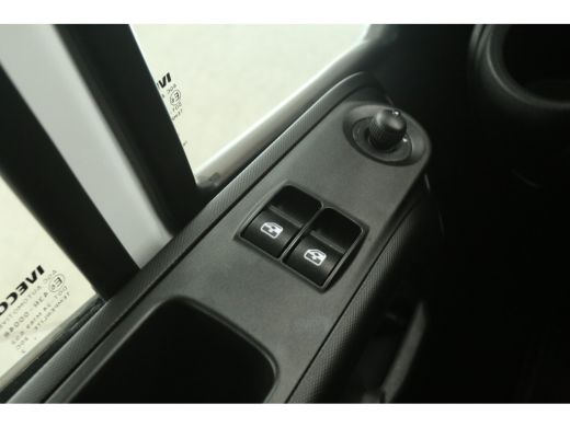 Iveco Daily 35S18H 3.0 410 | 180PK | Bakwagen | Zijdeur | Laadklep | Laadbak | Airco | 3 Zits | Carplay ActivLease financial lease