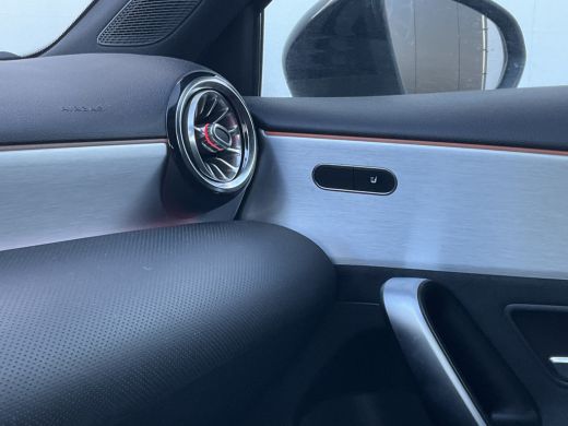 Mercedes-Benz A-Klasse 180 Aut7 Solution AMG Carplay Navi/Cam Stoelverw. Business ActivLease financial lease