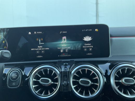 Mercedes-Benz A-Klasse 180 Aut7 Solution AMG Carplay Navi/Cam Stoelverw. Business ActivLease financial lease