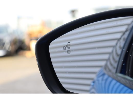 Peugeot 2008 1.2 HYBRID 136PK GT PACK AUTOMAAT / NAVI / LEDER / CLIMA / LED / PDC / 17" LMV / KEYLESS / CAMERA... ActivLease financial lease