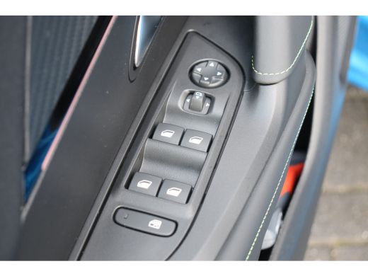 Peugeot 2008 1.2 HYBRID 136PK GT PACK AUTOMAAT / NAVI / LEDER / CLIMA / LED / PDC / 17" LMV / KEYLESS / CAMERA... ActivLease financial lease