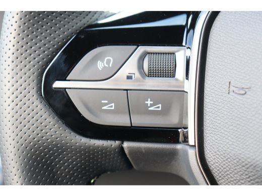 Peugeot 2008 1.2 HYBRID 136PK GT PACK AUTOMAAT / NAVI / LEDER / CLIMA / LED / PDC / 17" LMV / KEYLESS / CAMERA... ActivLease financial lease