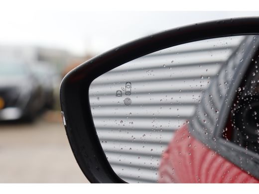 Peugeot 2008 1.2 PURETECH 130PK GT PACK AUTOMAAT / NAVI / LEDER / CLIMA / PDC / 17" LMV / CAMERA / PARELMOER /... ActivLease financial lease