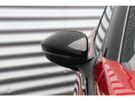 Peugeot 2008 1.2 PURETECH 130PK GT PACK AUTOMAAT / NAVI / LEDER / CLIMA / PDC / 17" LMV / CAMERA / PARELMOER /... ActivLease financial lease