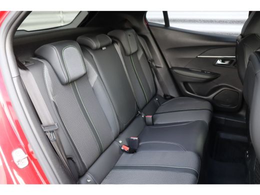 Peugeot 2008 1.2 PURETECH 130PK GT PACK AUTOMAAT / NAVI / LEDER / CLIMA / PDC / 17" LMV / CAMERA / PARELMOER /... ActivLease financial lease