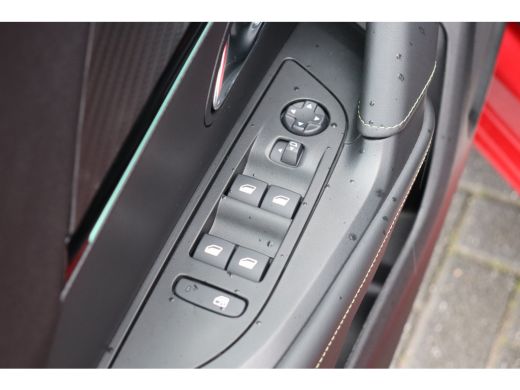 Peugeot 2008 1.2 PURETECH 130PK GT PACK AUTOMAAT / NAVI / LEDER / CLIMA / PDC / 17" LMV / CAMERA / PARELMOER /... ActivLease financial lease