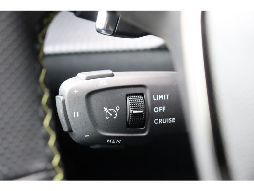 Peugeot 2008 1.2 PURETECH 130PK GT PACK AUTOMAAT / NAVI / LEDER / CLIMA / PDC / 17" LMV / CAMERA / PARELMOER /... ActivLease financial lease