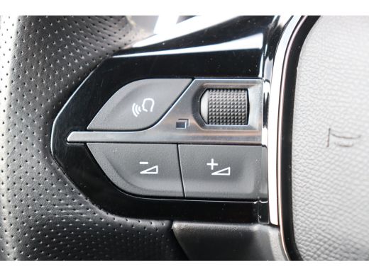 Peugeot 2008 1.2 PURETECH 130PK GT PACK AUTOMAAT / NAVI / LEDER / CLIMA / PDC / 17" LMV / CAMERA / PARELMOER /... ActivLease financial lease