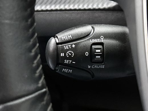 Peugeot 208 1.5 HDi Blue Allure / Navigatie / Pdc.+Camera / Airco-ecc./ Radio-multimedia / / Apk nieuw ActivLease financial lease