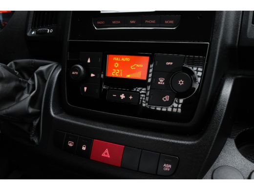 Peugeot Boxer 435 2.2 BlueHDi 165 L4H2 Zwaar Pro | Buitenspiegels elektrisch inklapbaar | Cruise control | DAB ... ActivLease financial lease