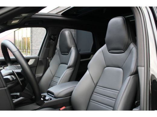 Porsche Cayenne 3.0 E-Hybrid | BTW | PANO | HUD | SOFT-CLOSE | MEMORY | 360 | ACHTERASBESTUURING | ActivLease financial lease