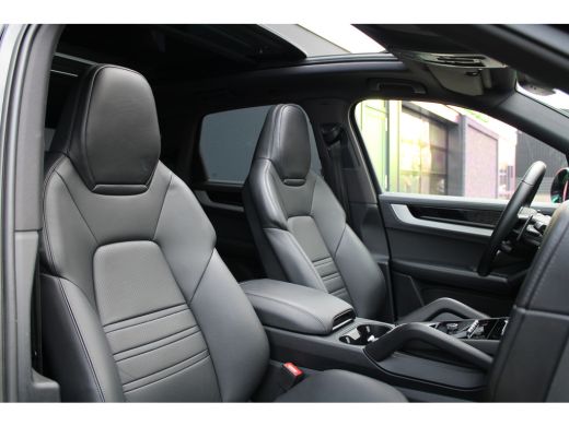 Porsche Cayenne 3.0 E-Hybrid | BTW | PANO | HUD | SOFT-CLOSE | MEMORY | 360 | ACHTERASBESTUURING | ActivLease financial lease