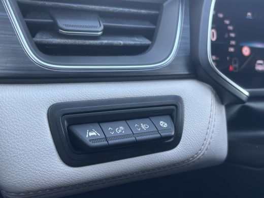 Renault Captur 1.3 TCe 130 Initiale Paris | Stuurverwarming | Leer | Adaptieve Cruise | Dodehoek Detectie ActivLease financial lease