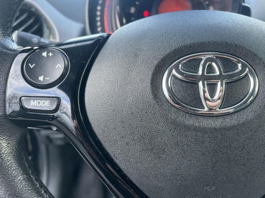 Toyota Aygo 1.0 VVT-i x-joy | Carplay | Licht metalen velgen | Automatische airco | Parkeercamera | ActivLease financial lease