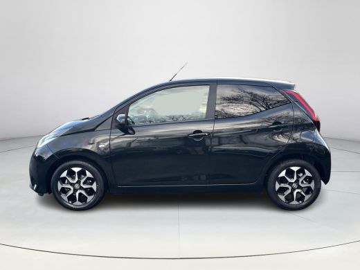 Toyota Aygo 1.0 VVT-i x-joy | Carplay | Licht metalen velgen | Automatische airco | Parkeercamera | ActivLease financial lease