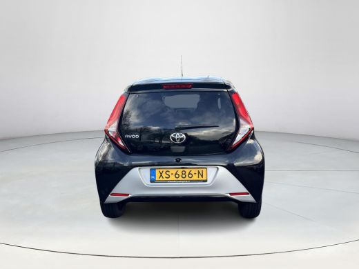 Toyota Aygo 1.0 VVT-i x-joy | Carplay | Licht metalen velgen | Automatische airco | Parkeercamera | ActivLease financial lease
