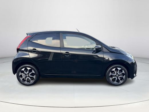 Toyota Aygo 1.0 VVT-i x-joy | Carplay | Licht metalen velgen | Automatische airco | Parkeercamera | ActivLease financial lease