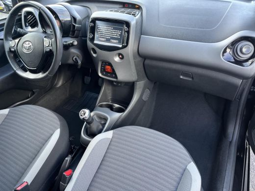 Toyota Aygo 1.0 VVT-i x-joy | Carplay | Licht metalen velgen | Automatische airco | Parkeercamera | ActivLease financial lease