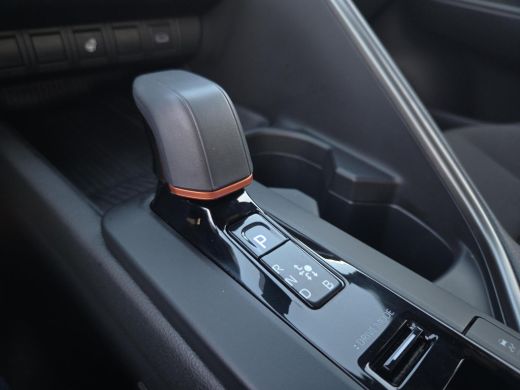 Toyota C-HR 2.0 Plug-in Hybrid 220 Dynamic | Apple CarPlay | Stuur verwarming | Blindspot | Rijklaar incl. ga... ActivLease financial lease