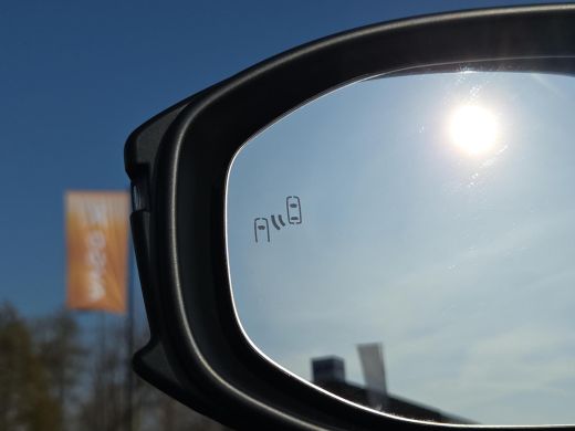 Toyota C-HR 2.0 Plug-in Hybrid 220 Dynamic | Apple CarPlay | Stuur verwarming | Blindspot | Rijklaar incl. ga... ActivLease financial lease