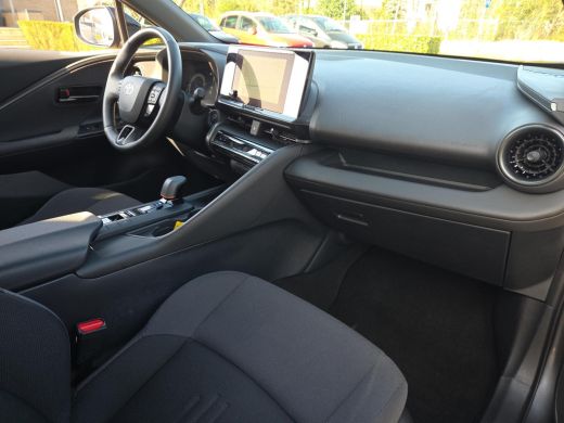 Toyota C-HR 2.0 Plug-in Hybrid 220 Dynamic | Apple CarPlay | Stuur verwarming | Blindspot | Rijklaar incl. ga... ActivLease financial lease