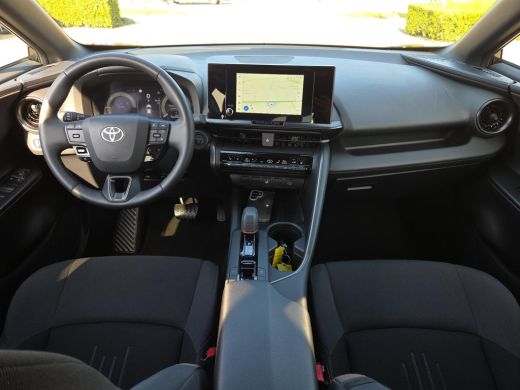 Toyota C-HR 2.0 Plug-in Hybrid 220 Dynamic | Apple CarPlay | Stuur verwarming | Blindspot | Rijklaar incl. ga... ActivLease financial lease