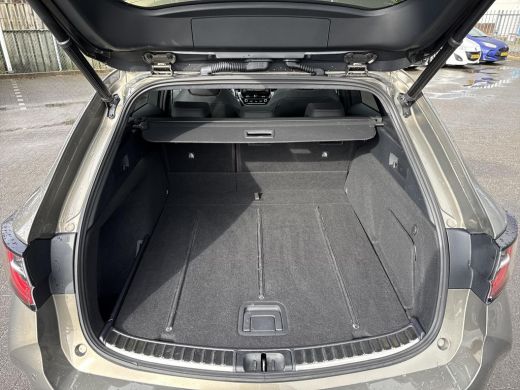 Toyota Corolla Touring Sports 2.0 Hybrid Executive | Navigatie | Apple CarPlay/Android auto | Achteruitrijcamera | Panoramadak ActivLease financial lease