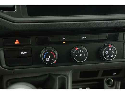 Volkswagen Crafter 2.0 TDI | Bakwagen | Laadklep | Zijdeur | 3000KG Trekgew. | Airco | Camera | 3 Zits | Carplay | Navi ActivLease financial lease