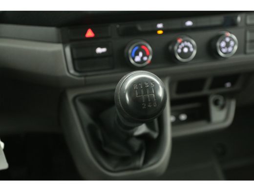 Volkswagen Crafter 2.0 TDI | Bakwagen | Laadklep | Zijdeur | 3000KG Trekgew. | Airco | Camera | 3 Zits | Carplay | Navi ActivLease financial lease