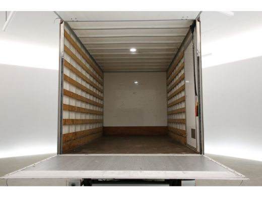 Volkswagen Crafter 2.0 TDI | Bakwagen | Laadklep | Zijdeur | 3000KG Trekgew. | Airco | Camera | 3 Zits | Carplay | Navi ActivLease financial lease