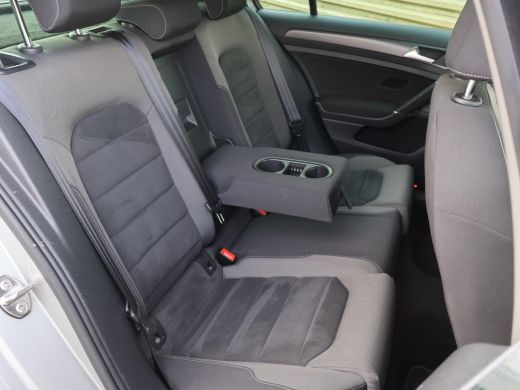 Volkswagen Golf 1.6 TDI 116 PK AUT. *1e EIGENAAR / BTW* + MASSAGE | CARPLAY | ADAPTIVE CRUISE | TREKHAAK | STOELV... ActivLease financial lease