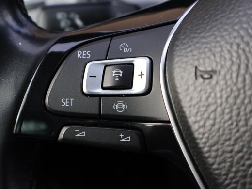 Volkswagen Golf 1.6 TDI 116 PK AUT. *1e EIGENAAR / BTW* + MASSAGE | CARPLAY | ADAPTIVE CRUISE | TREKHAAK | STOELV... ActivLease financial lease