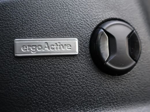 Volkswagen Golf 1.6 TDI 116 PK AUT. *1e EIGENAAR / BTW* + MASSAGE | CARPLAY | ADAPTIVE CRUISE | TREKHAAK | STOELV... ActivLease financial lease