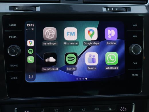 Volkswagen Golf 1.6 TDI 116 PK AUT. *1e EIGENAAR / BTW* + MASSAGE | CARPLAY | ADAPTIVE CRUISE | TREKHAAK | STOELV... ActivLease financial lease