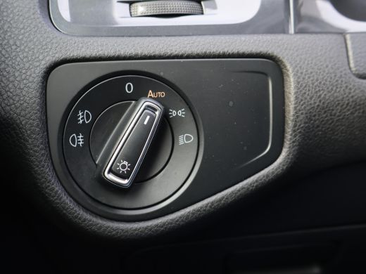 Volkswagen Golf 1.6 TDI 116 PK AUT. *1e EIGENAAR / BTW* + MASSAGE | CARPLAY | ADAPTIVE CRUISE | TREKHAAK | STOELV... ActivLease financial lease