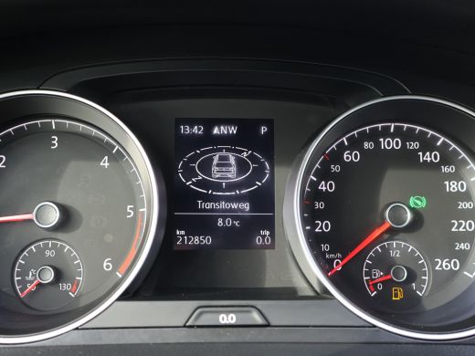 Volkswagen Golf 1.6 TDI 116 PK AUT. *1e EIGENAAR / BTW* + MASSAGE | CARPLAY | ADAPTIVE CRUISE | TREKHAAK | STOELV... ActivLease financial lease