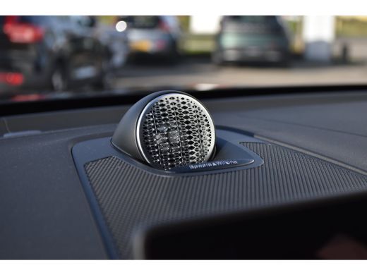 Volvo  XC60 2.0 T6 Plug-in hybrid AWD Ultra Black Edition | Nieuw Model! | B&W | Luchtvering | Panoramadak | ActivLease financial lease