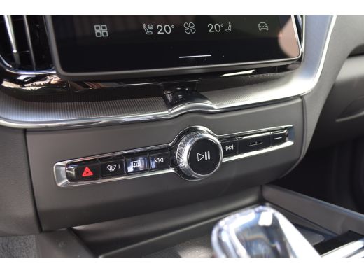 Volvo  XC60 2.0 T6 Plug-in hybrid AWD Ultra Black Edition | Nieuw Model! | B&W | Luchtvering | Panoramadak | ActivLease financial lease