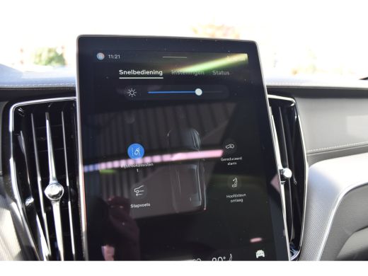 Volvo  XC60 2.0 T6 Plug-in hybrid AWD Ultra Black Edition | Nieuw Model! | B&W | Luchtvering | Panoramadak | ActivLease financial lease