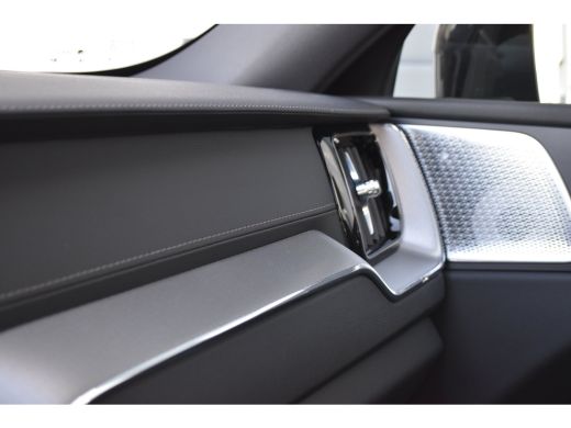 Volvo  XC60 2.0 T6 Plug-in hybrid AWD Ultra Black Edition | Nieuw Model! | B&W | Luchtvering | Panoramadak | ActivLease financial lease