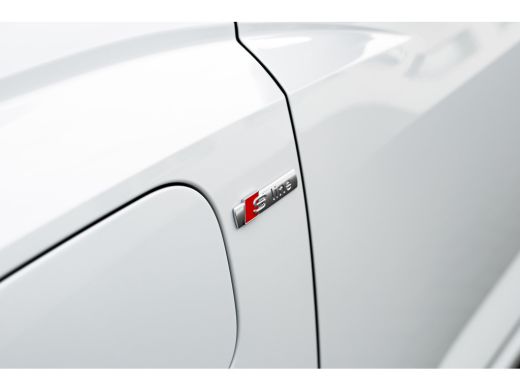 Audi Q3 45 TFSI e S line 245PK | Trekhaak | Panorama dak | Sonos Audio | Elek. stoel + Geheugen | Camera ... ActivLease financial lease