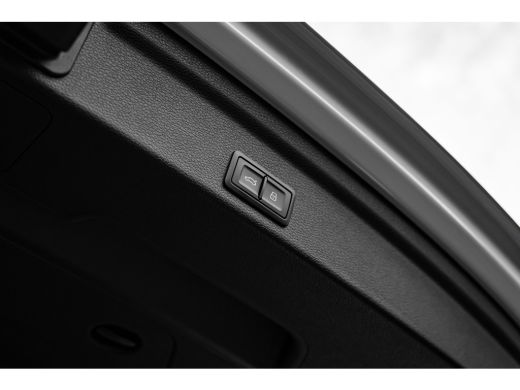 Audi Q3 45 TFSI e S line 245PK | Trekhaak | Panorama dak | Sonos Audio | Elek. stoel + Geheugen | Camera ... ActivLease financial lease