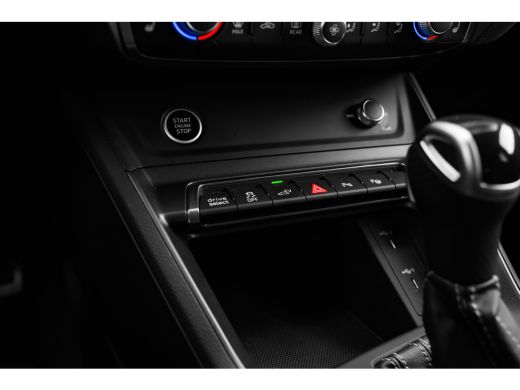 Audi Q3 45 TFSI e S line 245PK | Trekhaak | Panorama dak | Sonos Audio | Elek. stoel + Geheugen | Camera ... ActivLease financial lease