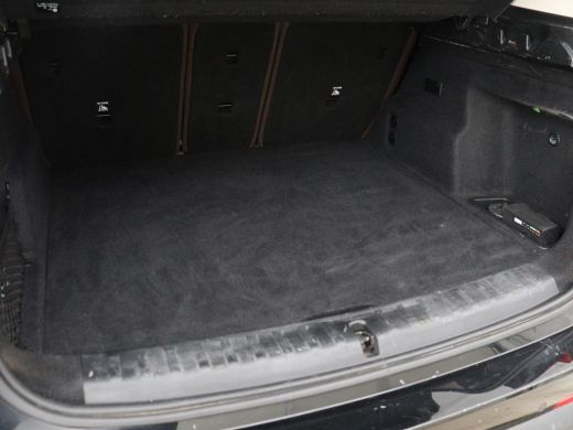 BMW X1 xDrive25e | Leder | Sportstoelen | Carplay | Adaptief LED | Keyless | Camera | Park Assist | Live... ActivLease financial lease