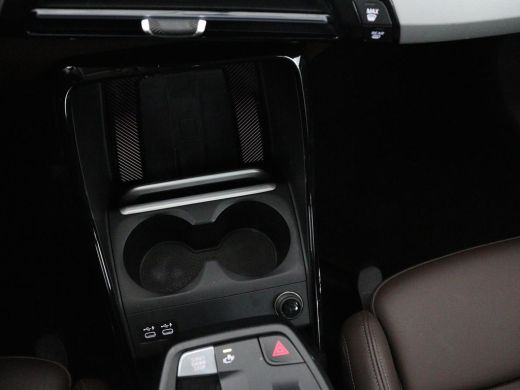 BMW X1 xDrive25e | Leder | Sportstoelen | Carplay | Adaptief LED | Keyless | Camera | Park Assist | Live... ActivLease financial lease