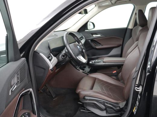 BMW X1 xDrive25e | Leder | Sportstoelen | Carplay | Adaptief LED | Keyless | Camera | Park Assist | Live... ActivLease financial lease