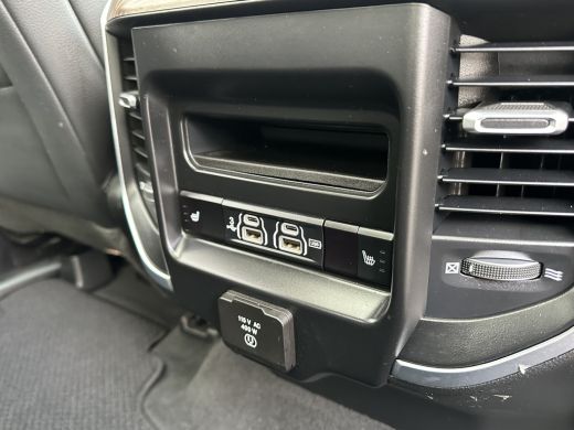 Dodge Ram 1500 1500 5.7 V8 LARAMIE / LPG / TREKHAAK 3.5T / ADAPTIVE CRUISE / CAMERA / PANO / 12 INCH SCREEN / DE... ActivLease financial lease